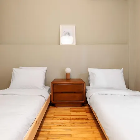 F & B Collection - Flat For 4 Apartment