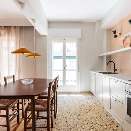 F & B Collection - Flat For 4 *