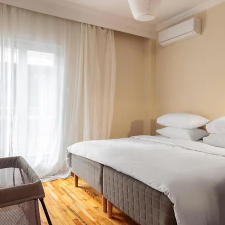 F & B Collection - Flat For 4 *