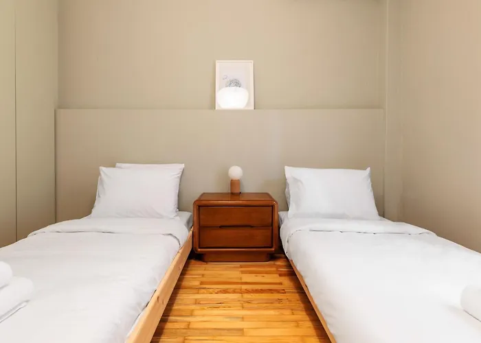 F & B Collection - Flat For 4 Apartment