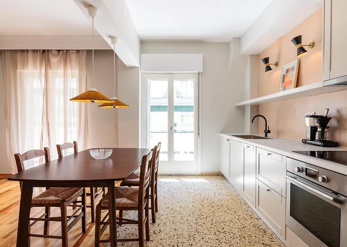 F & B Collection - Flat For 4 *